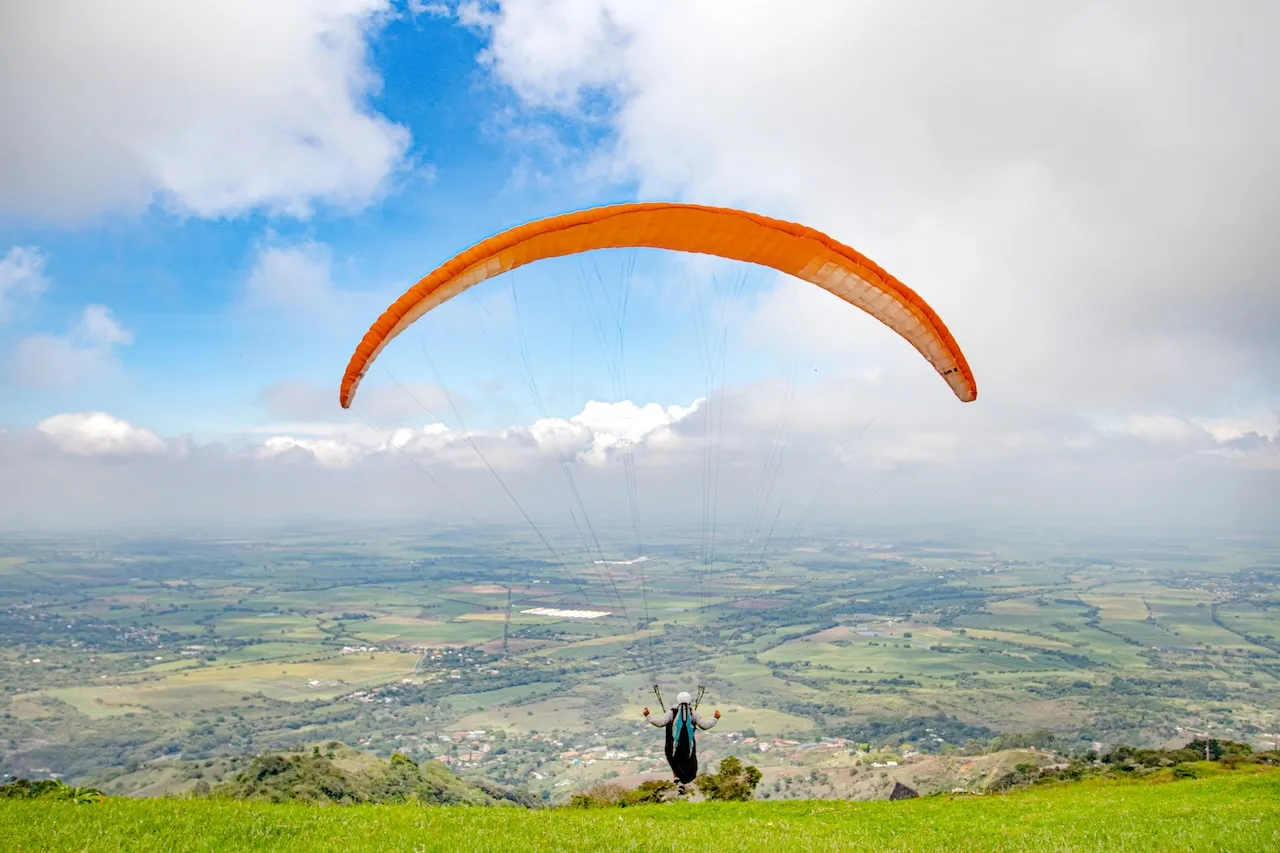 ADRENALINA EN PARAPENTE CON VISTA AL PARAÍSO